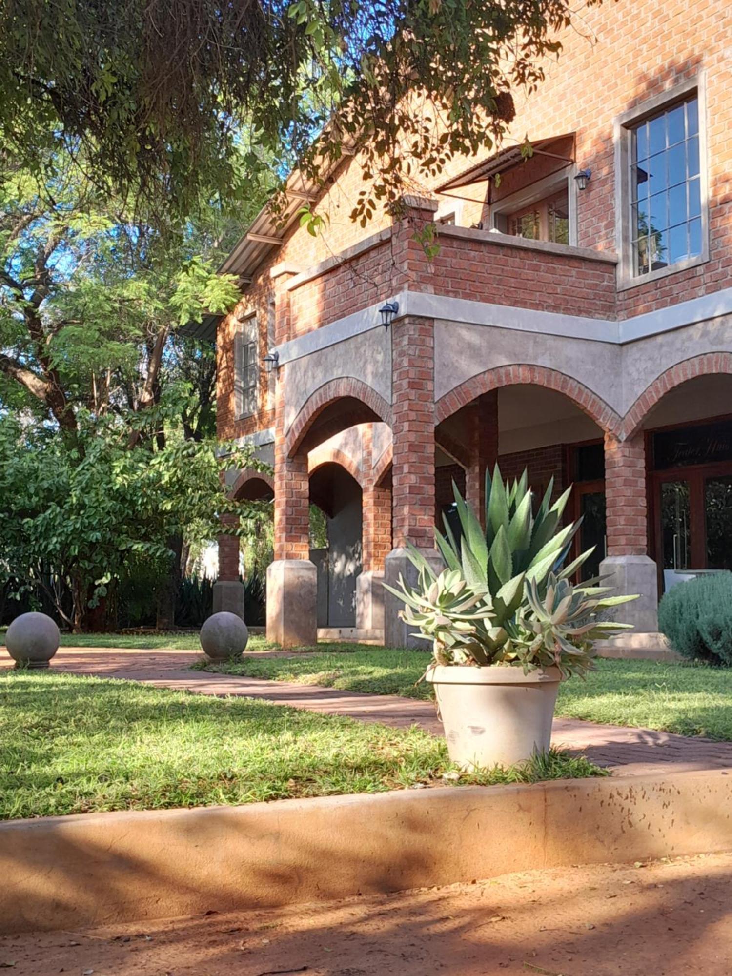 Tsumeb Theater Guesthouse Exterior foto